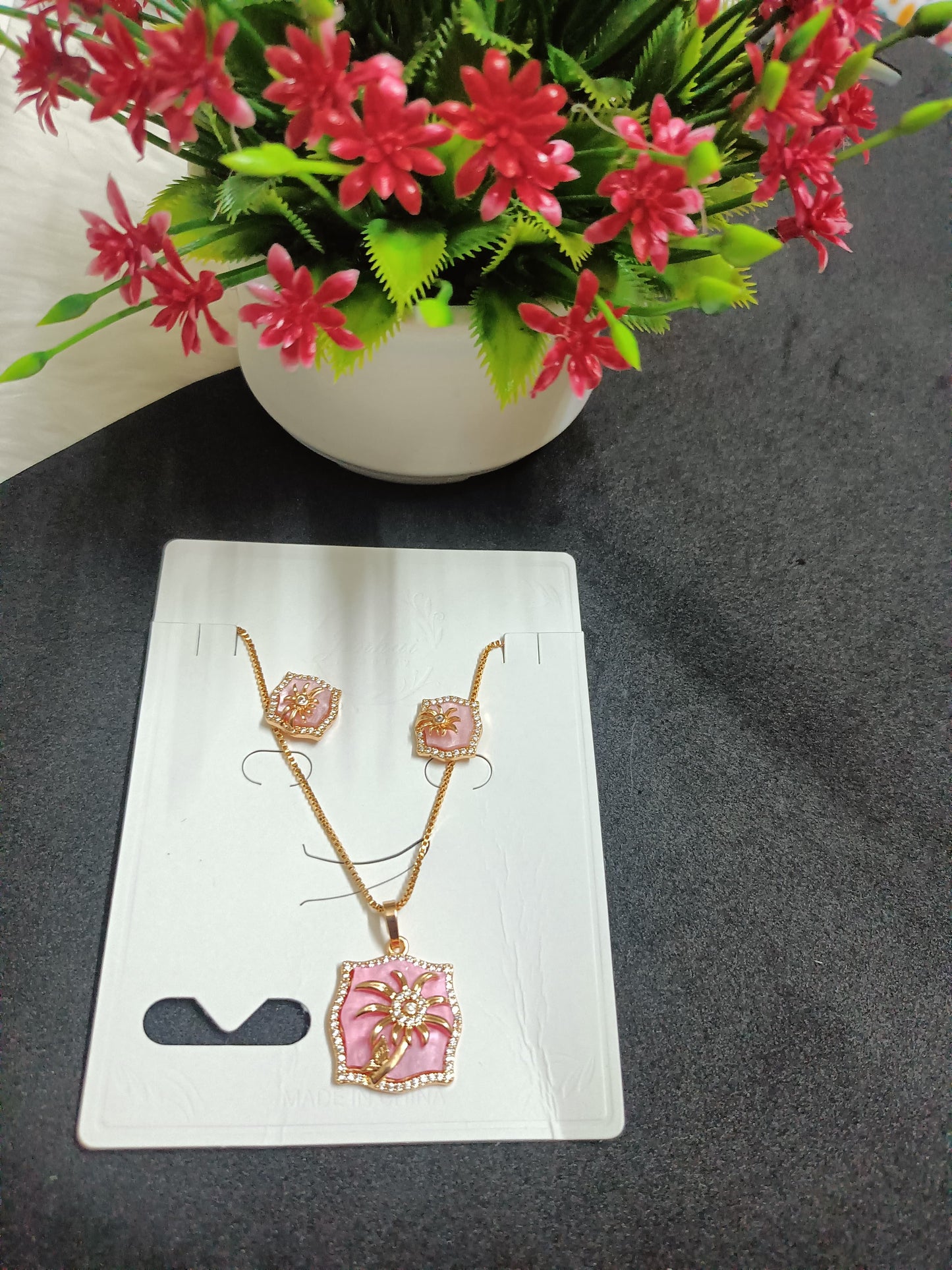 Unique Pendant Rose Gold chain with Cute Earrings